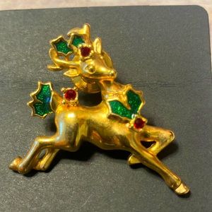Vintage Christmas Pin from Avon in Excellent preowned condition